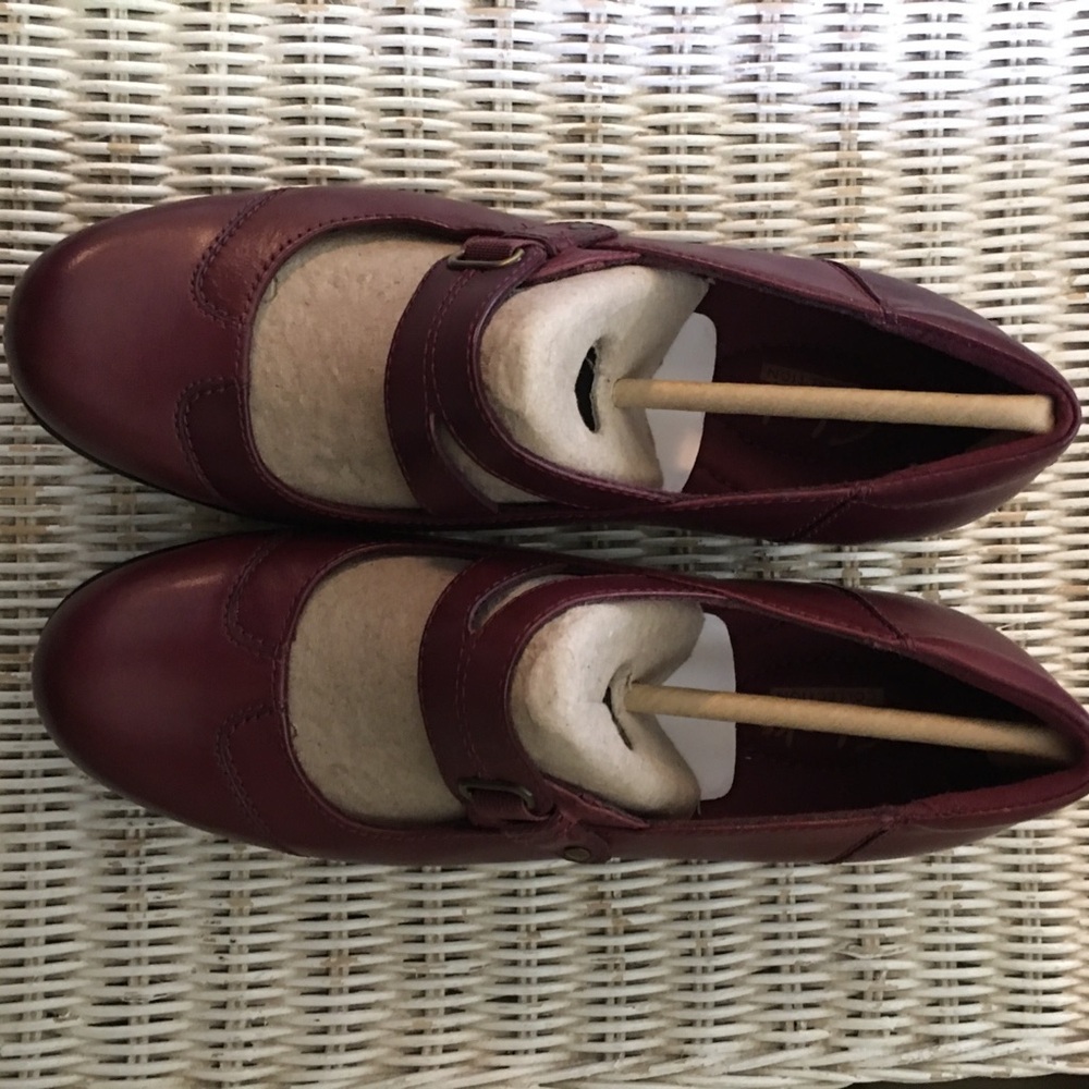 Clarks Burgundy Leather Refined Tailored Mary Jane Low Heels size 6 Wide - Picture 7 of 7